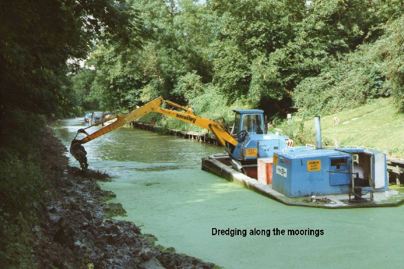Dredging along the moorings (1)